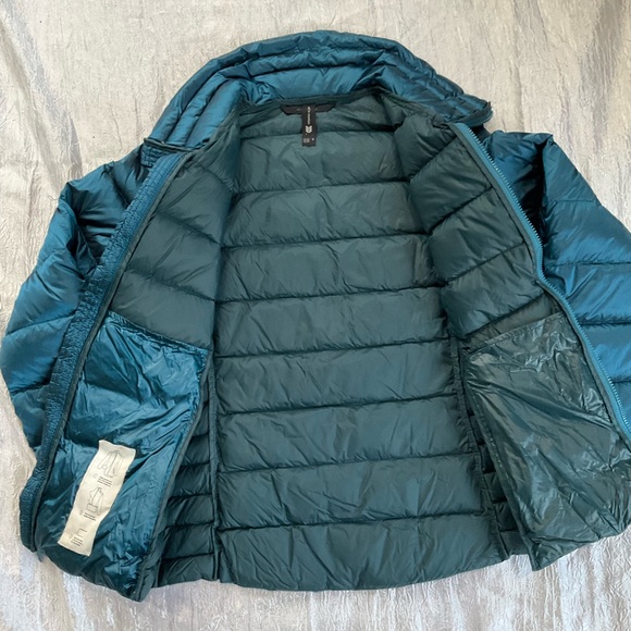All in Motion Women's Metallic Blue Packable Puffer Jacket - Picture 9 of 13